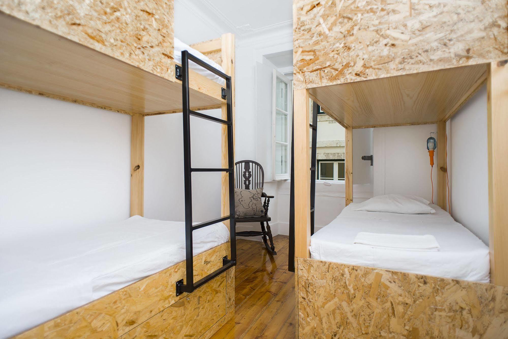No Limit Bairro Alto Hostel Lissabon Buitenkant foto