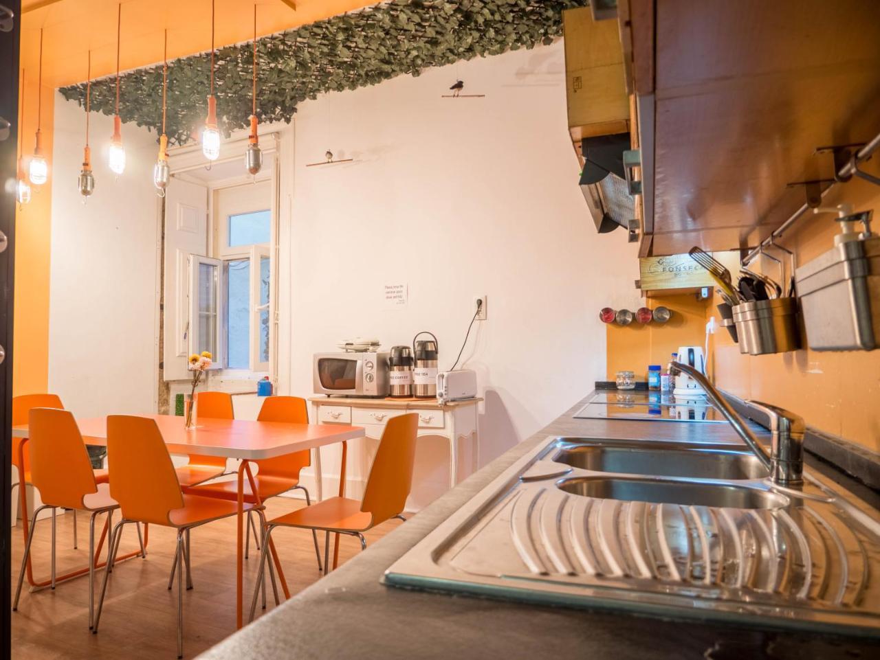 No Limit Bairro Alto Hostel Lissabon Buitenkant foto